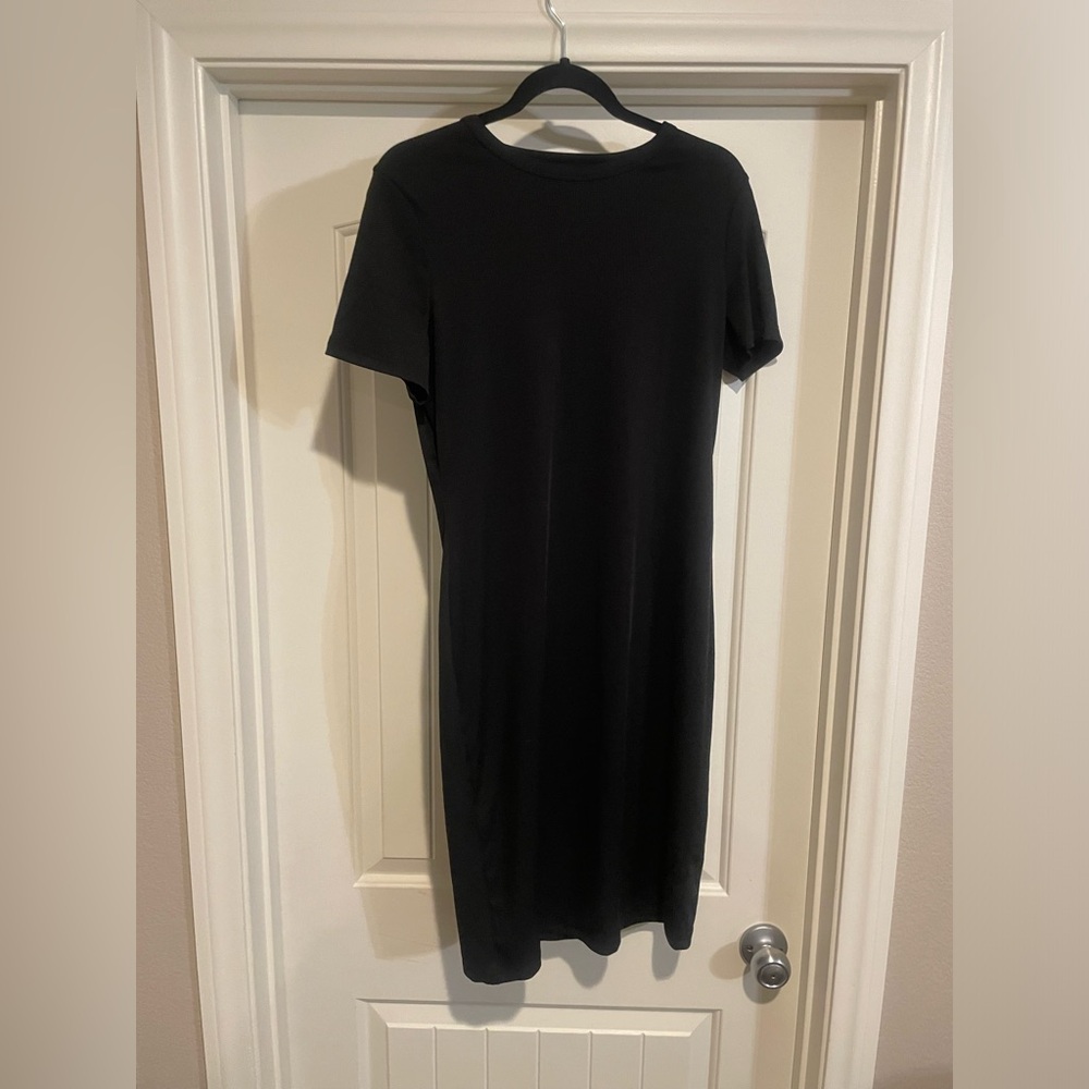 5 women’s large clothing items.